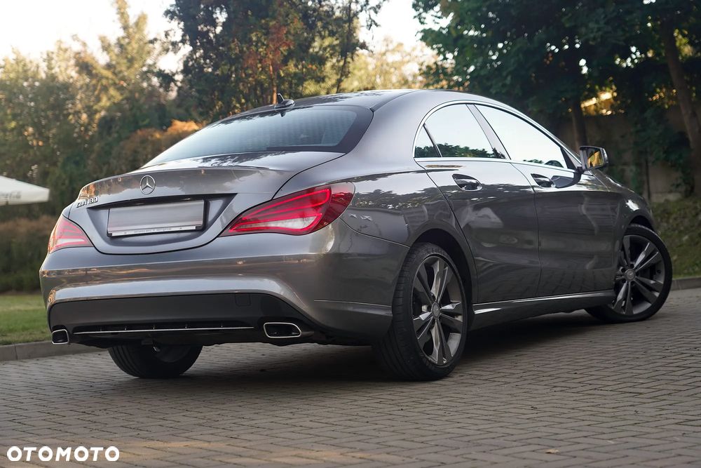 Mercedes-Benz CLA 180 AMG Line - 40