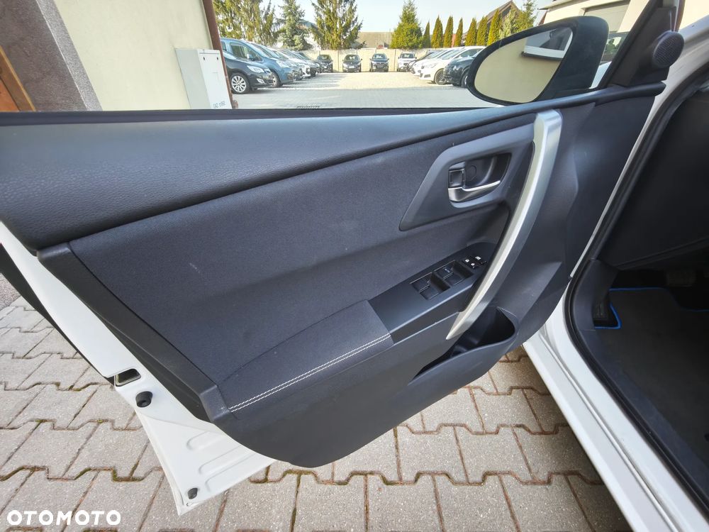 Toyota Auris 1.8 HSD Luna - 27