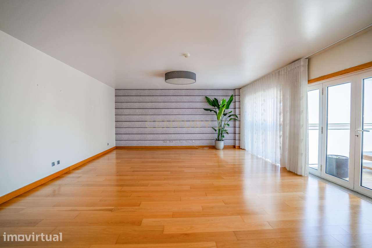 Apartamento T4 Premium com Terraço na Avenida da Independência - Grande imagem: 4/60