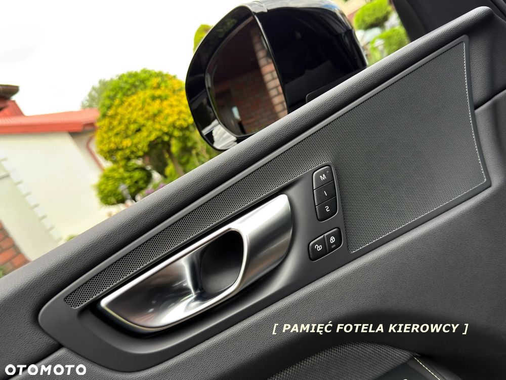 Volvo XC 60 B5 B AWD Geartronic RDesign - 25