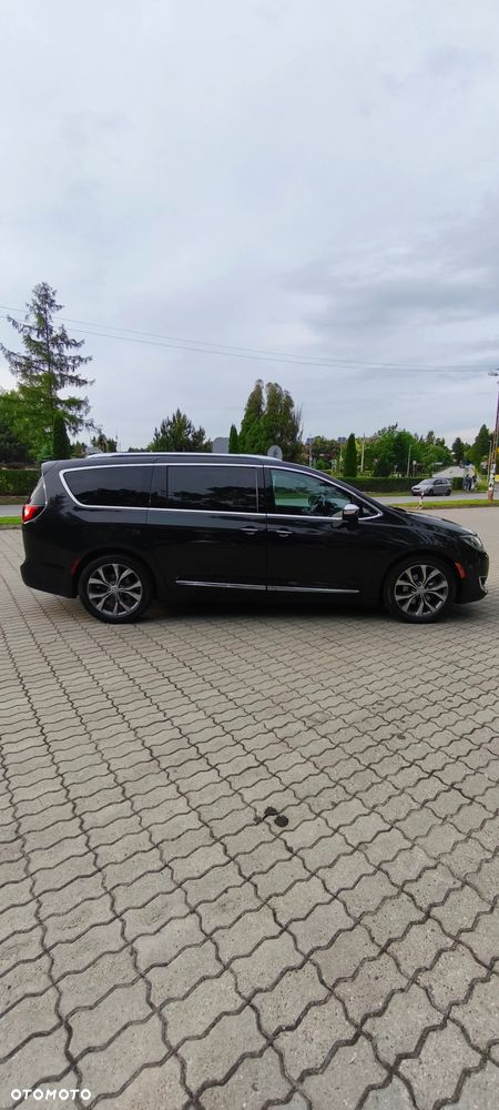 Chrysler Pacifica - 2