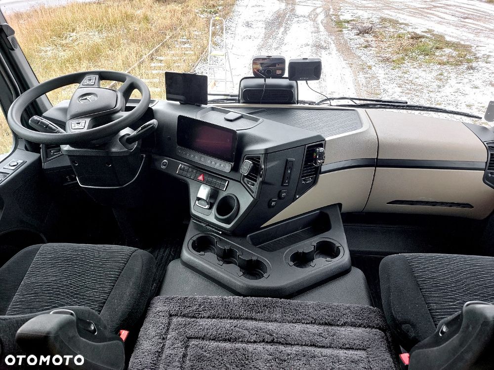 Mercedes-Benz ACTROS - 11