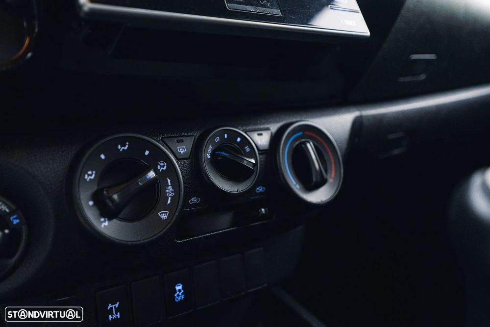 Toyota Hilux 2.4 D-4D 4WD CD CH - 36