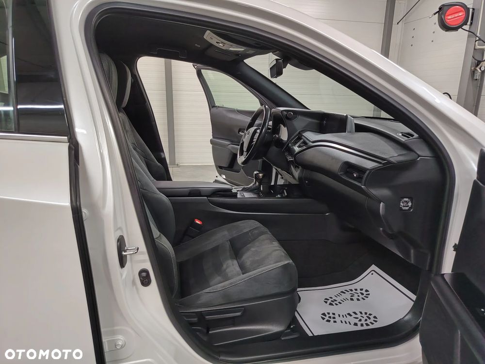 Lexus UX 250h Elegance 2WD - 28