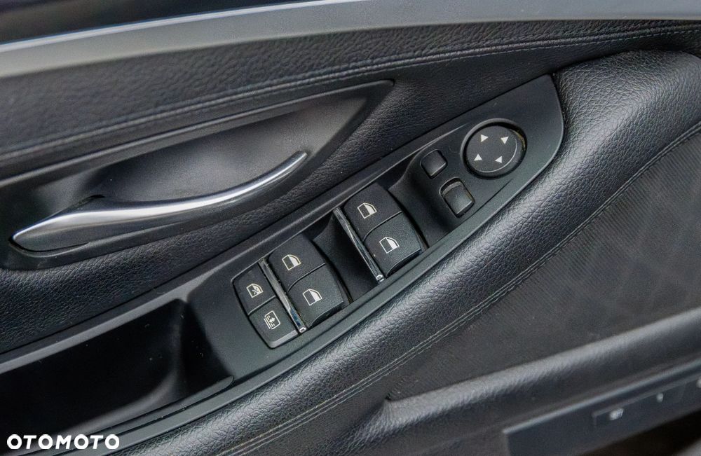 BMW Seria 5 525d - 17