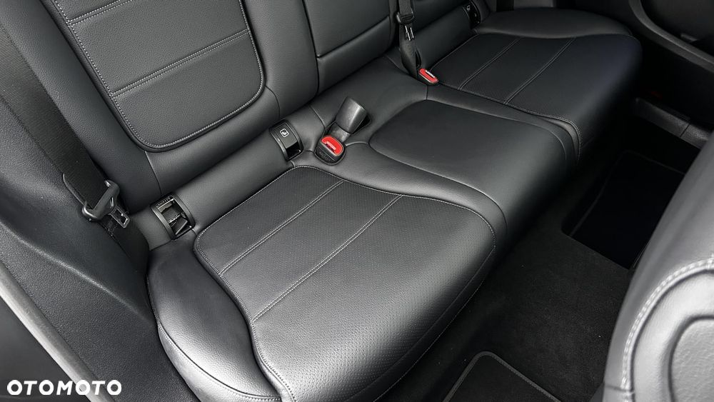 Mercedes-Benz GLC - 32