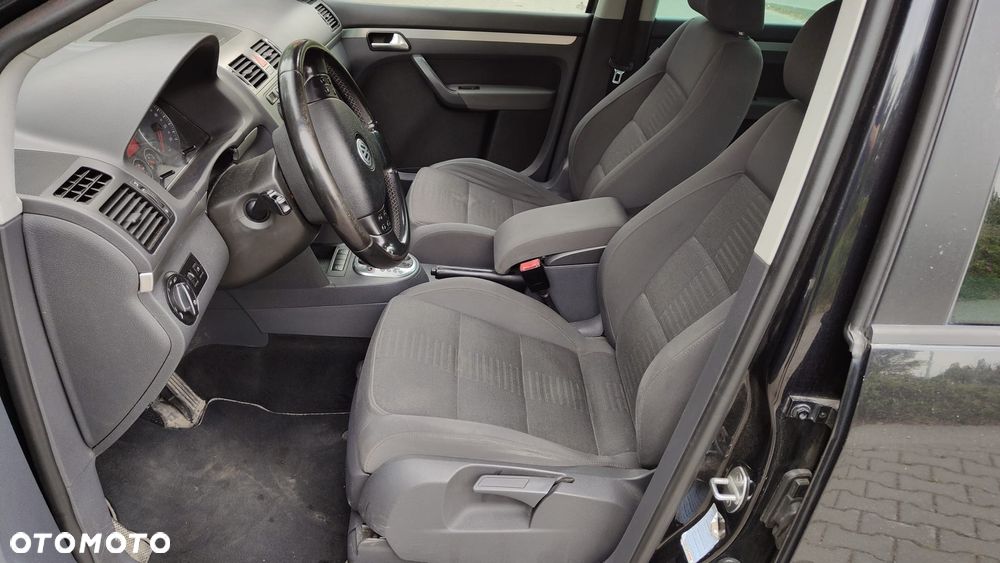 Volkswagen Touran 2.0 TDI DPF Highline DSG - 11