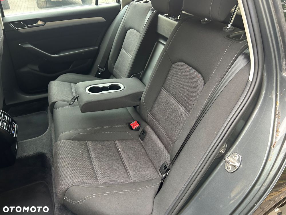 Volkswagen Passat Variant 2.0 TDI SCR DSG Comfortline - 31