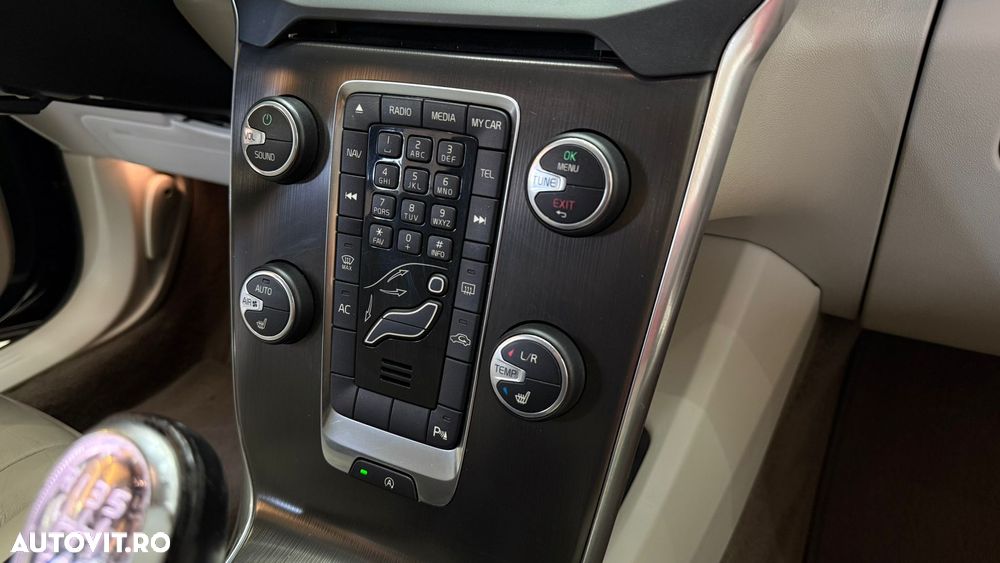 Volvo V40 Cross Country D2 Momentum - 20