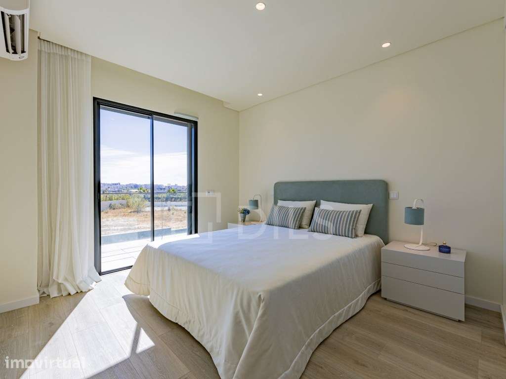 Moradia T4 com piscina privativa em Montenegro, Faro - Grande imagem: 3/90