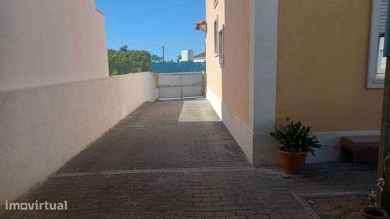 Vende-se Moradia T4 em Alto da Fonte - Vila Nova da Barquinha - Grande imagem: 5/12