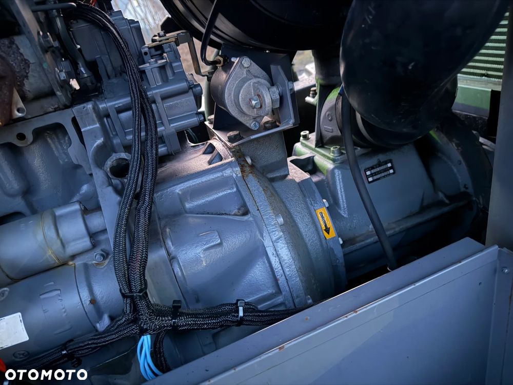 Atlas Copco XAHS 186 Kompresor Śrubowy sprężarka 11 m3. Regulacja ciśnienia bar 10. Chłodnica Cyklonowa Osuszacz! Silnik DEUTZ 150 KM. Potężna moc. 2014 rok 2173 mtg. Sprowadzony z Norwegii! Dokumenty do Rejestracji jako pojazd. Maszyna jak Nowa z Salonu!! - 16