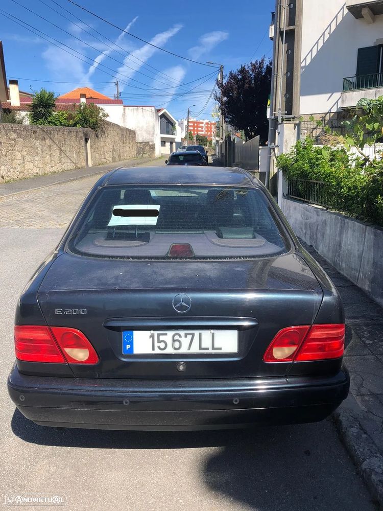 Mercedes-Benz E 200 Classic - 4