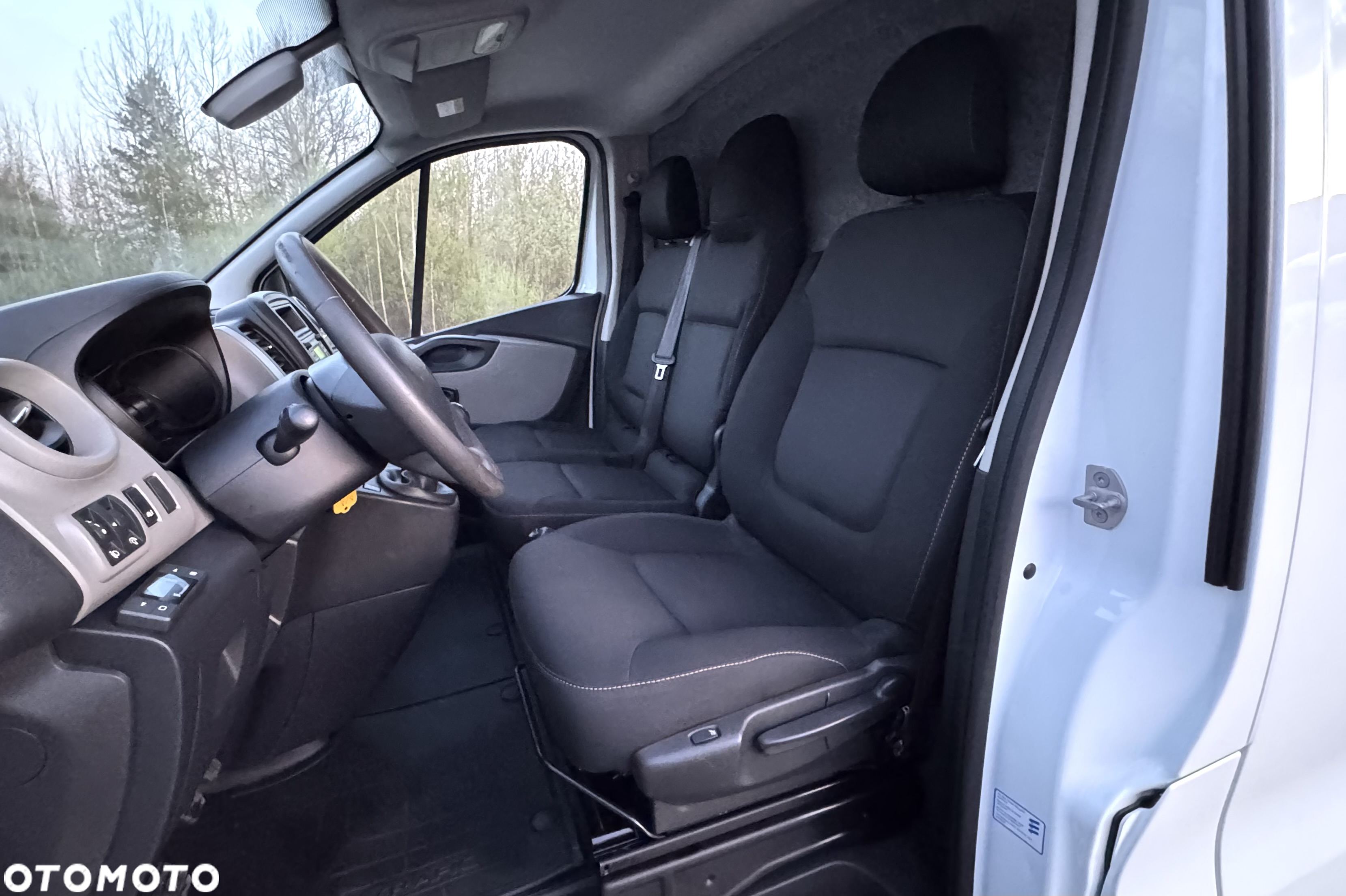 Renault TRAFIC III - 17