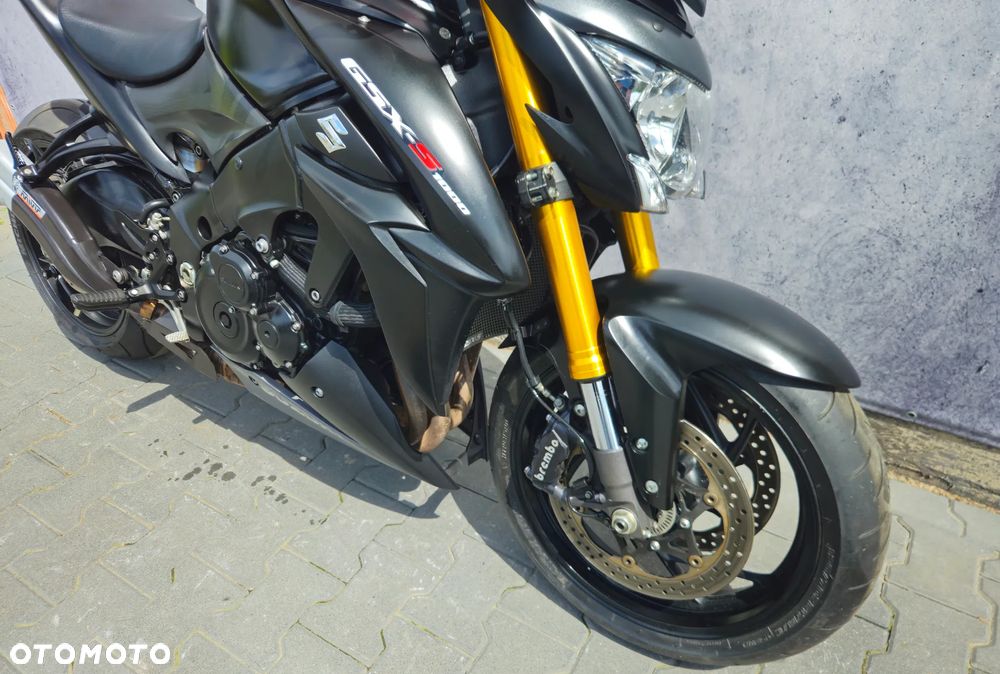 Suzuki GSX - 24