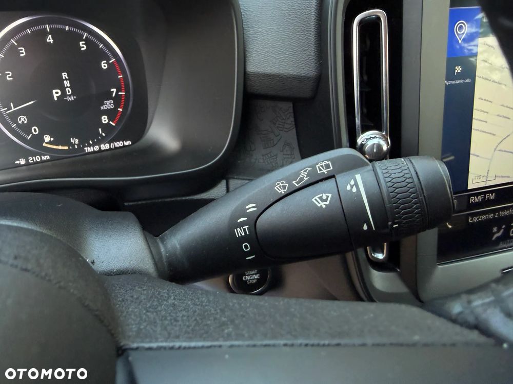 Volvo XC 40 T3 Momentum - 28