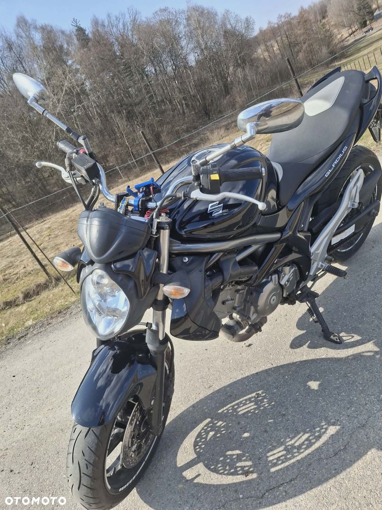 Suzuki Gladius - 6