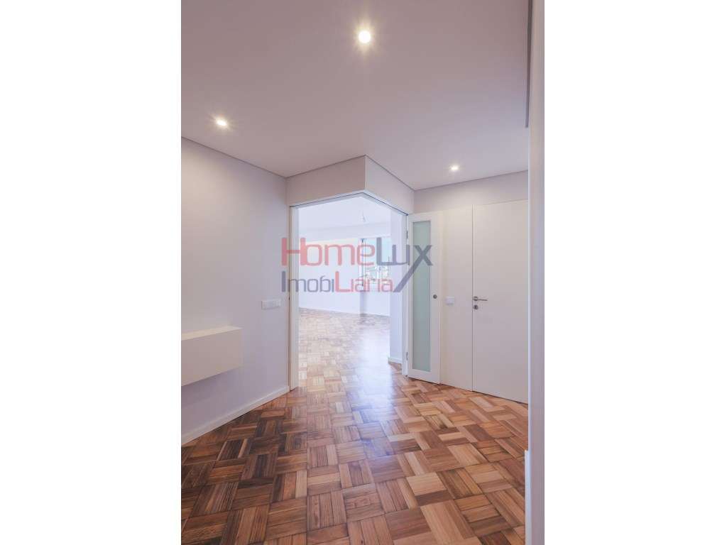 Apartamento T3+1 no Porto - Grande imagem: 3/16