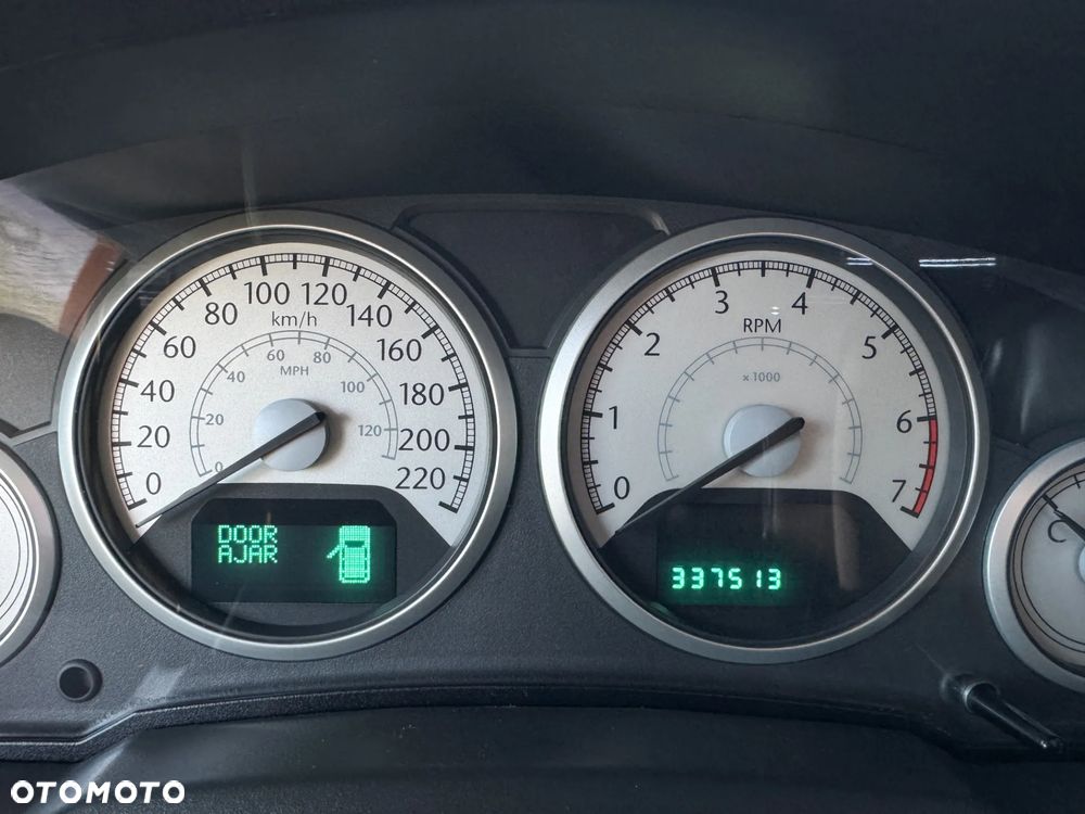 Chrysler Grand Voyager - 16