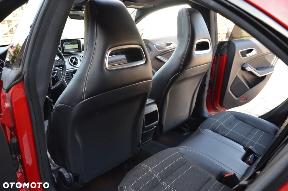 Mercedes-Benz CLA 200 Urban - 32