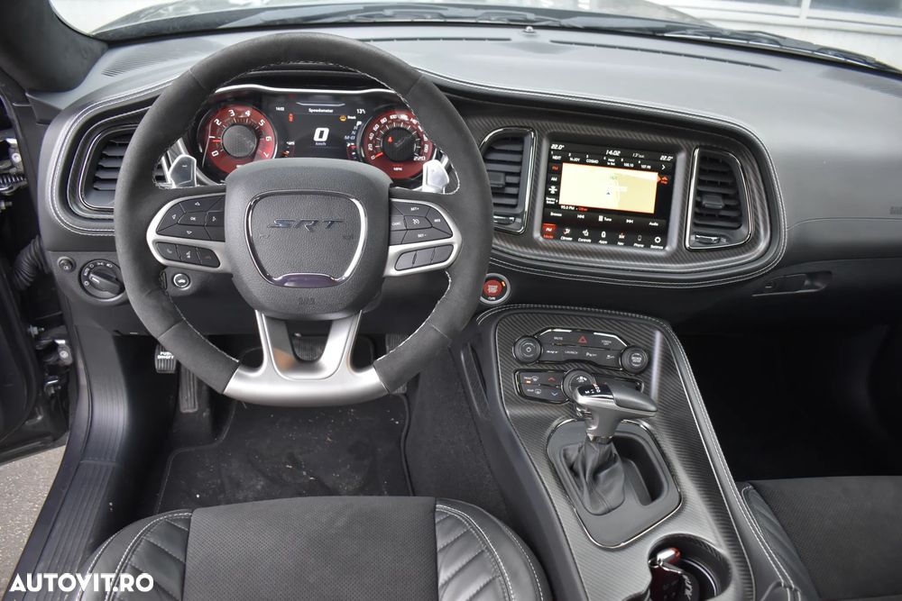 Dodge Challenger - 12