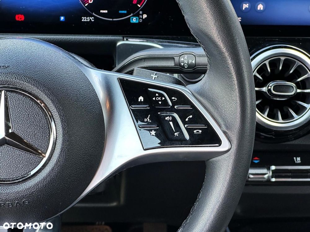 Mercedes-Benz GLB - 11