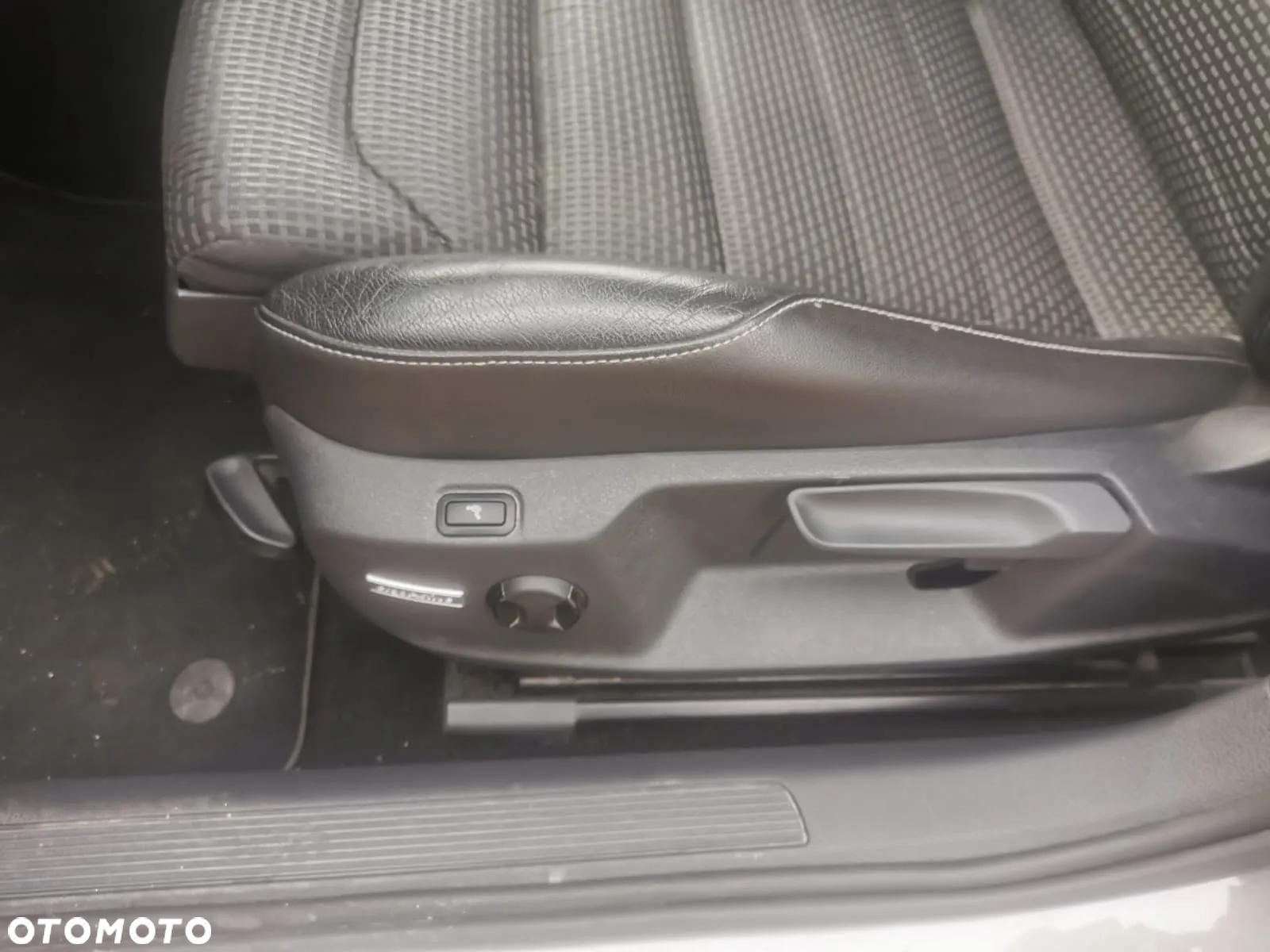 Volkswagen Golf 1.6 TDI 4Motion BlueMotion Technology Comfortline - 14