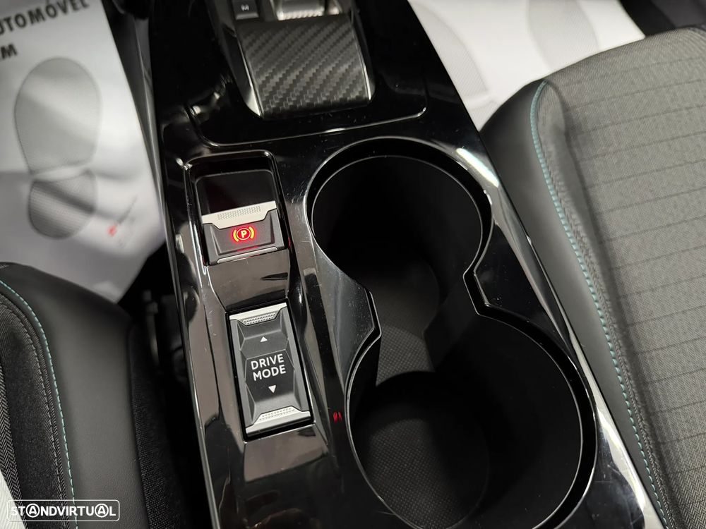 Peugeot 208 PureTech 100 EAT8 Allure - 21