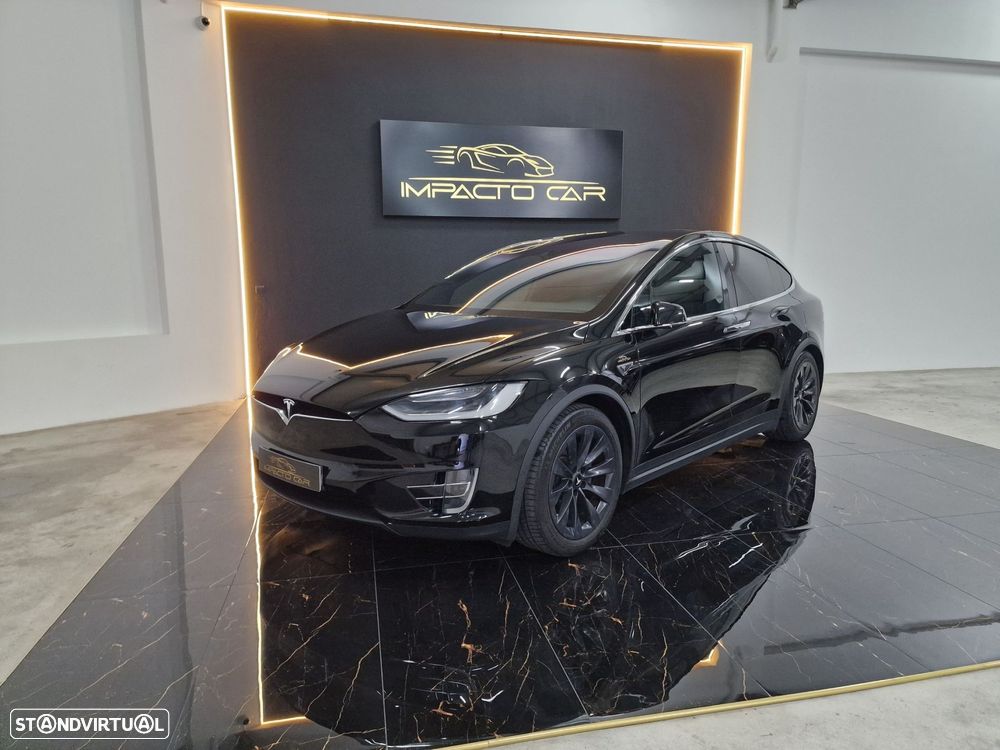 Tesla Model X 90D - 23