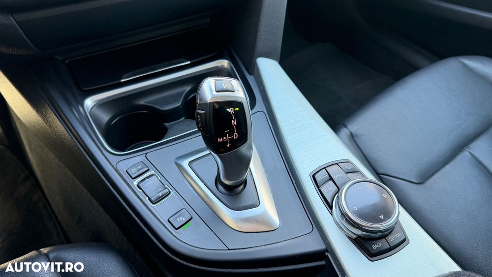 BMW Seria 3 320d Aut. Sport Line - 25