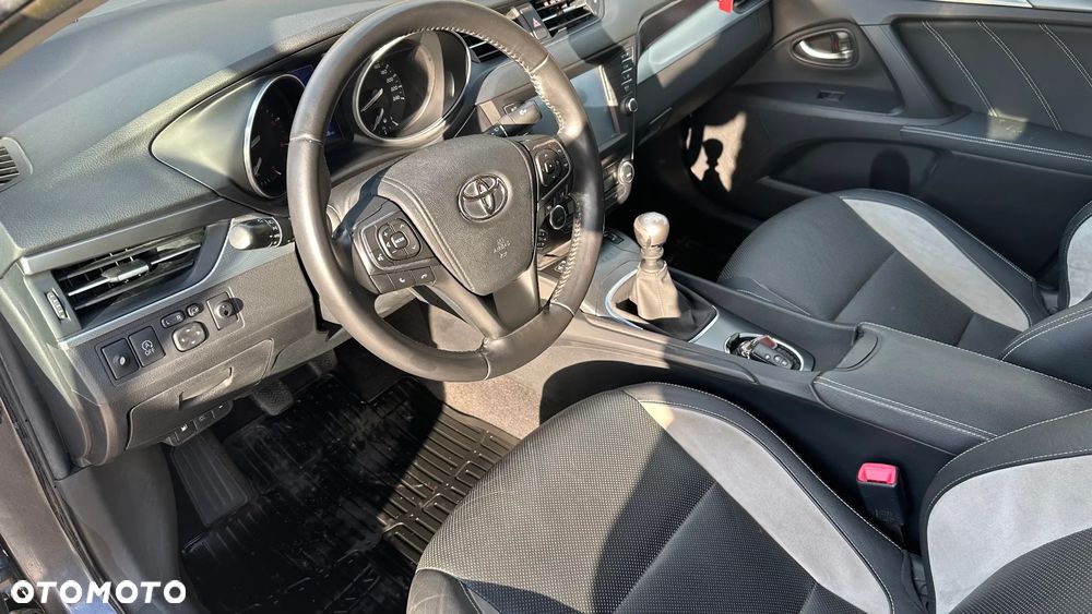 Toyota Avensis 2.0 D-4D Prestige - 5