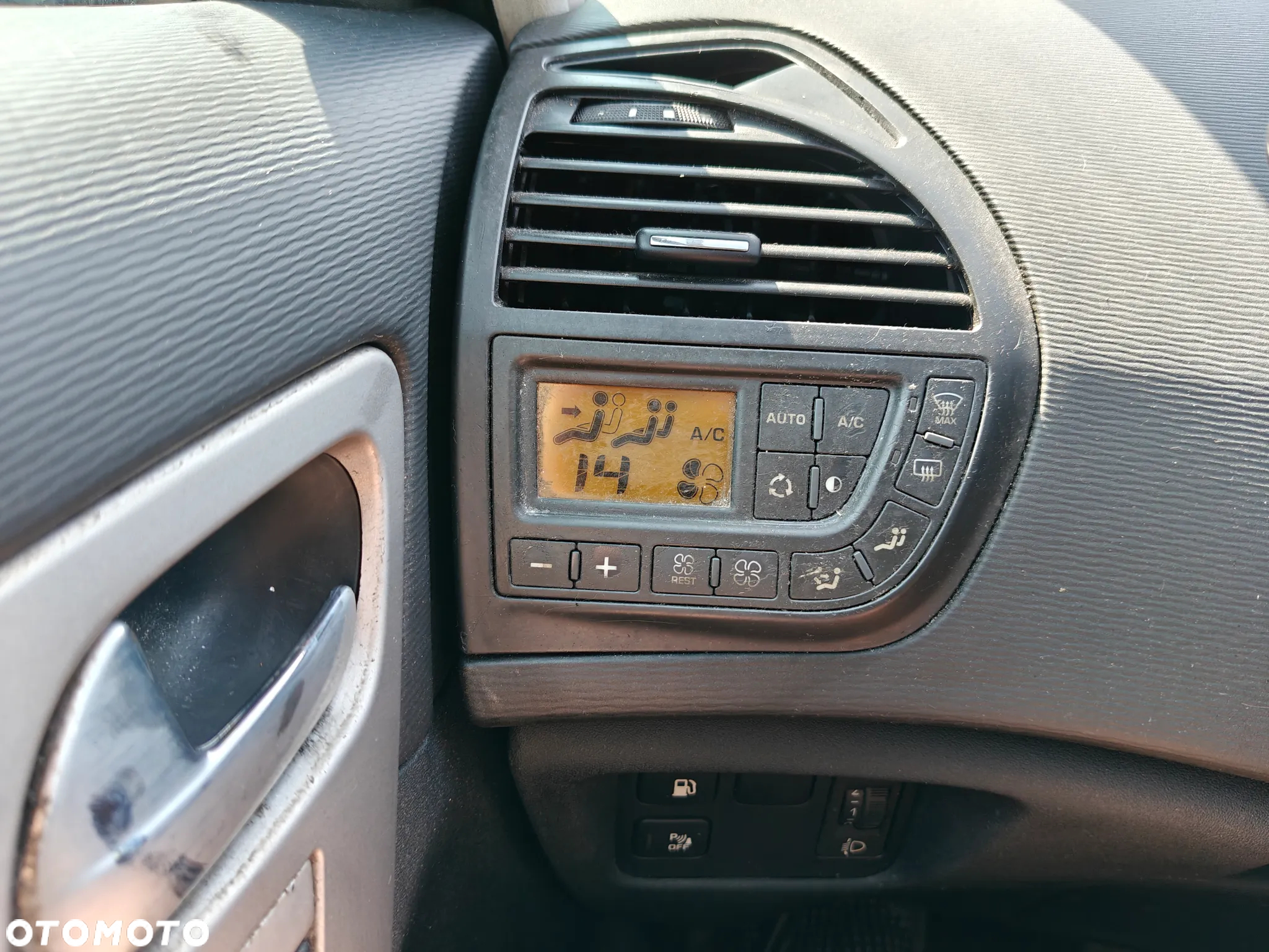 Citroën C4 Grand Picasso 1.6 HDi FAP Confort - 26