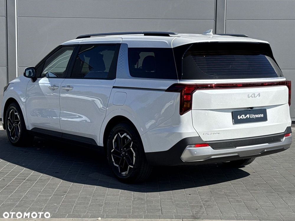 Kia Carnival - 10