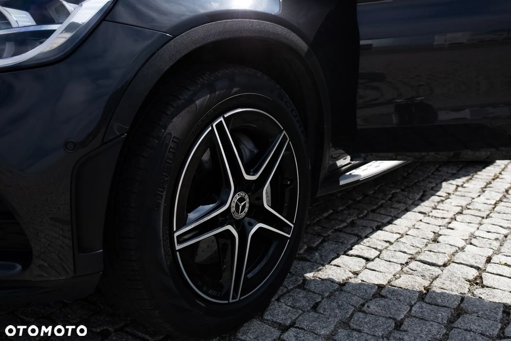 Mercedes-Benz GLC 220 d 4Matic 9G-TRONIC AMG Line Plus - 24