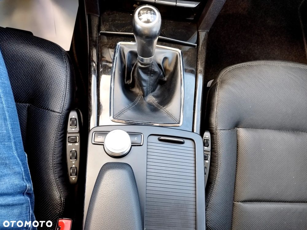 Mercedes-Benz Klasa E 200 CGI BlueEffICIENCY Avantgarde - 35