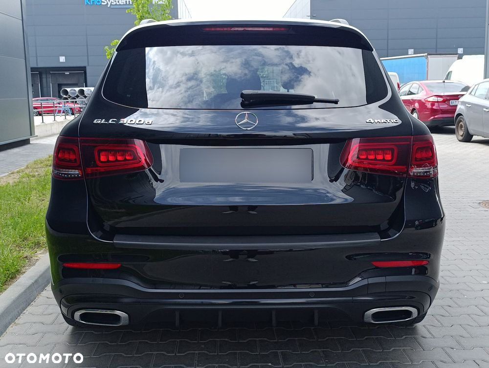 Mercedes-Benz GLC 300 d 4-Matic - 12
