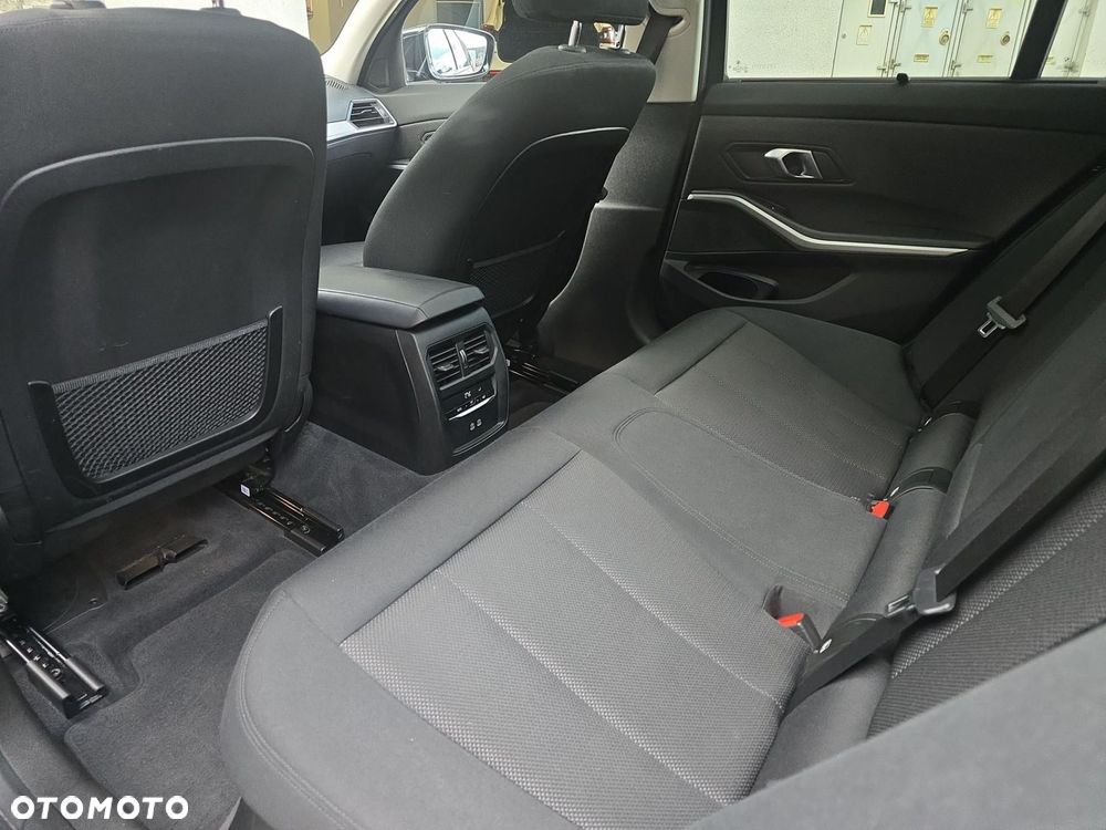 BMW Seria 3 318d - 24