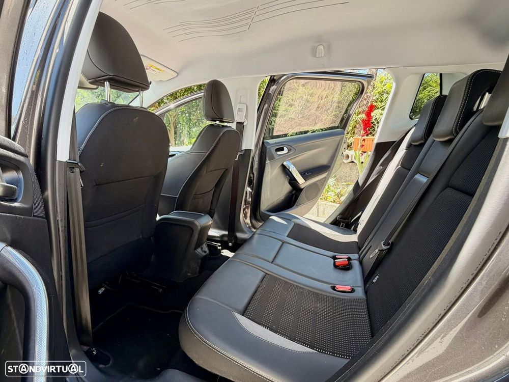 Peugeot 2008 1.2 PureTech Allure EAT6 - 13