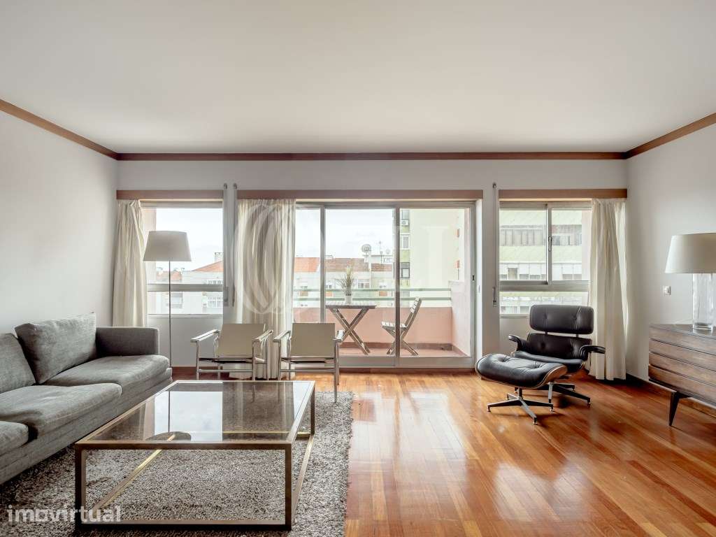Apartamento T5, com varanda e estacionamento, em Lisboa - Grande imagem: 2/32