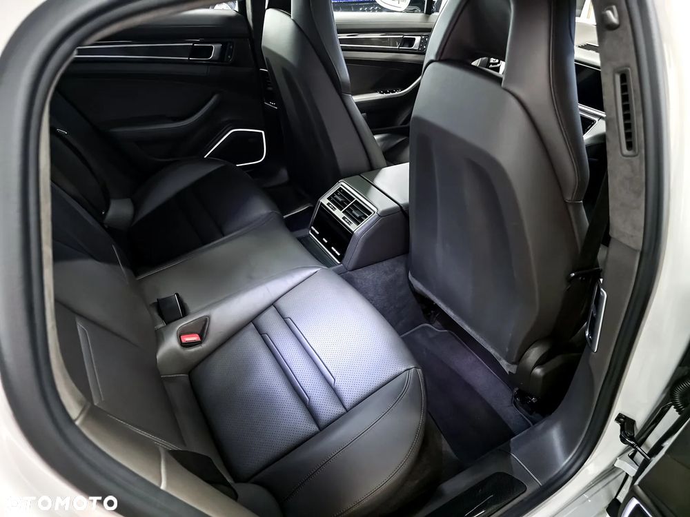 Porsche Panamera 4 - 11