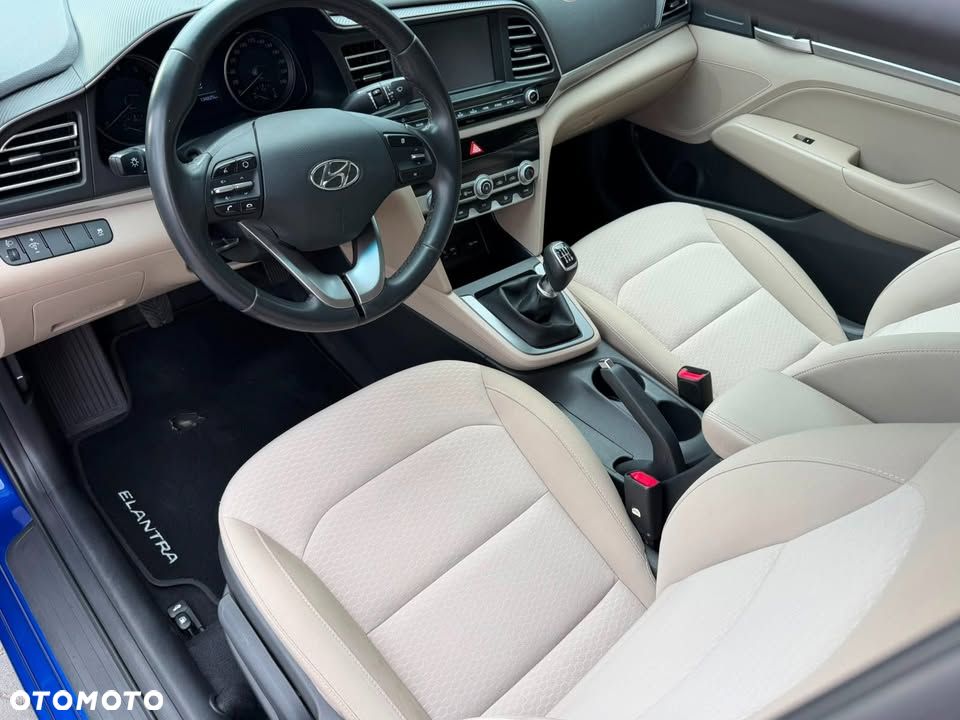 Hyundai Elantra 1.6 Comfort - 4