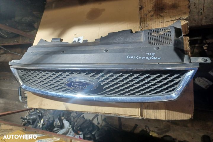 Grila bara fata centru Ford Mondeo MK3 [2000 - 2003] Sedan 1.8 MT (12 - 2