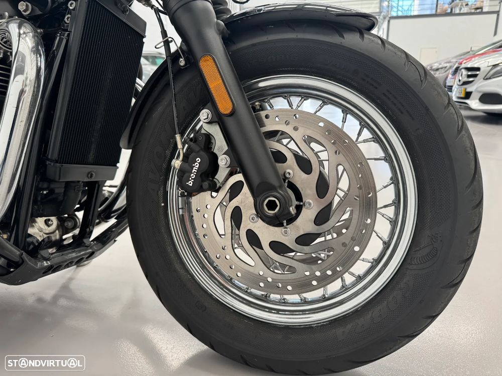 Triumph Bonneville SPEEDMASTER - 13