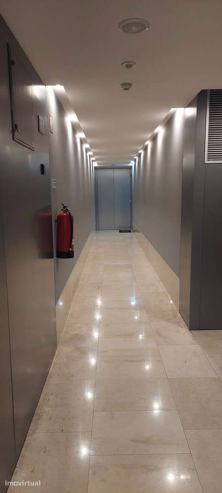 T2 Bessa com dois lugares de garagem - Grande imagem: 2/22