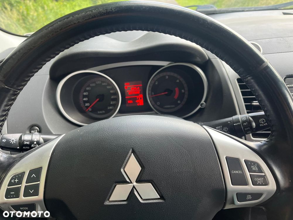 Mitsubishi Outlander 2.0 DID Instyle NAVI - 11