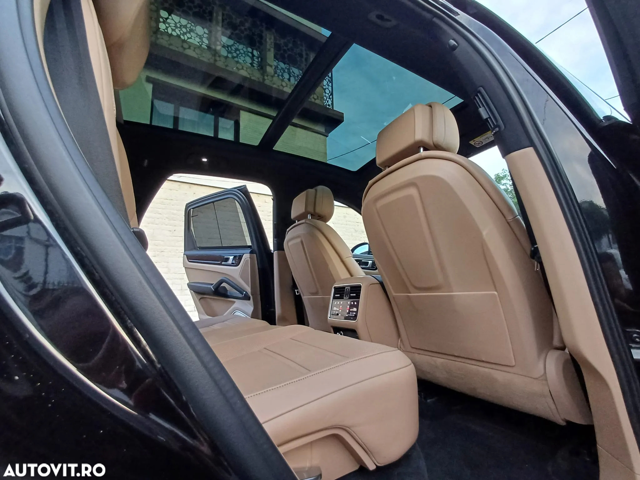 Porsche Cayenne - 8