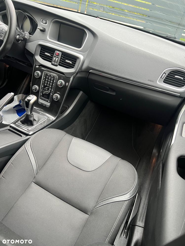 Volvo V40 D2 Drive-E Momentum - 19