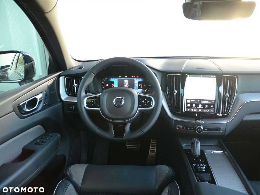 Volvo XC 60 B4 D AWD Plus Dark - 36