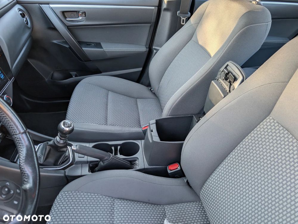 Toyota Corolla 1.6 Classic Plus - 11