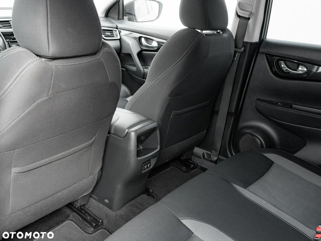 Nissan Qashqai 1.3 DIG-T N-Connecta - 25